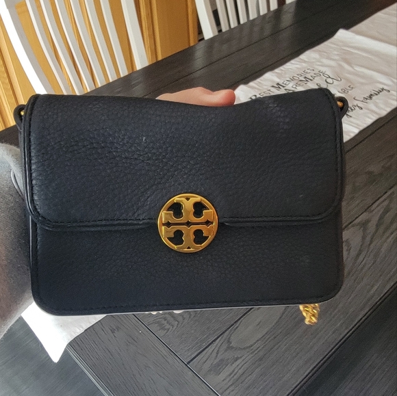 Tory Burch Handbags - Tory Burch Classic Pebble Leather Small Bag!